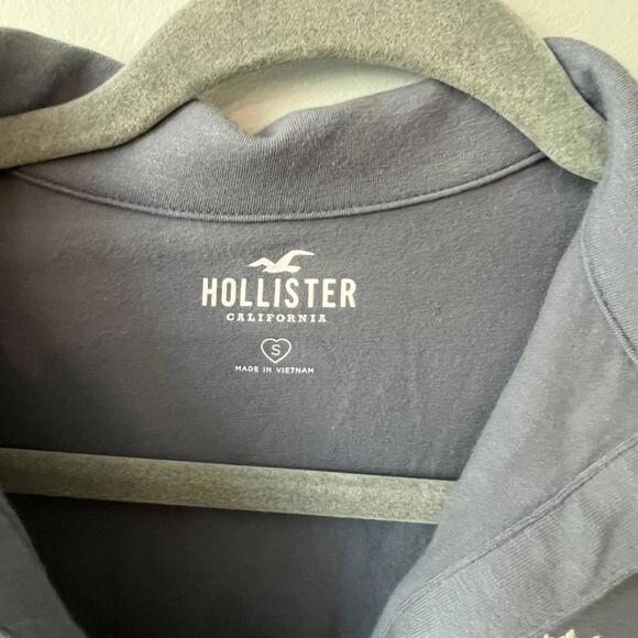 Grey Hollister Polo Shirt With Hollister Logo. Size Small - Picture 3 of 3
